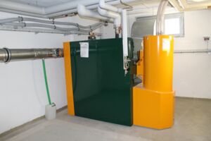 135 kW starke Pelletheizung mit 4200 Liter Heizungspuffer