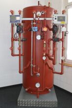 Energiespeicher mit Armaturen und Steuerung
