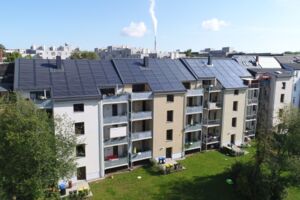 Sanierte Stadthausreihe mit Solardach