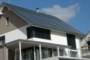 Sonnenhaus in Siblingen erzeut die Heizenergie dezentral